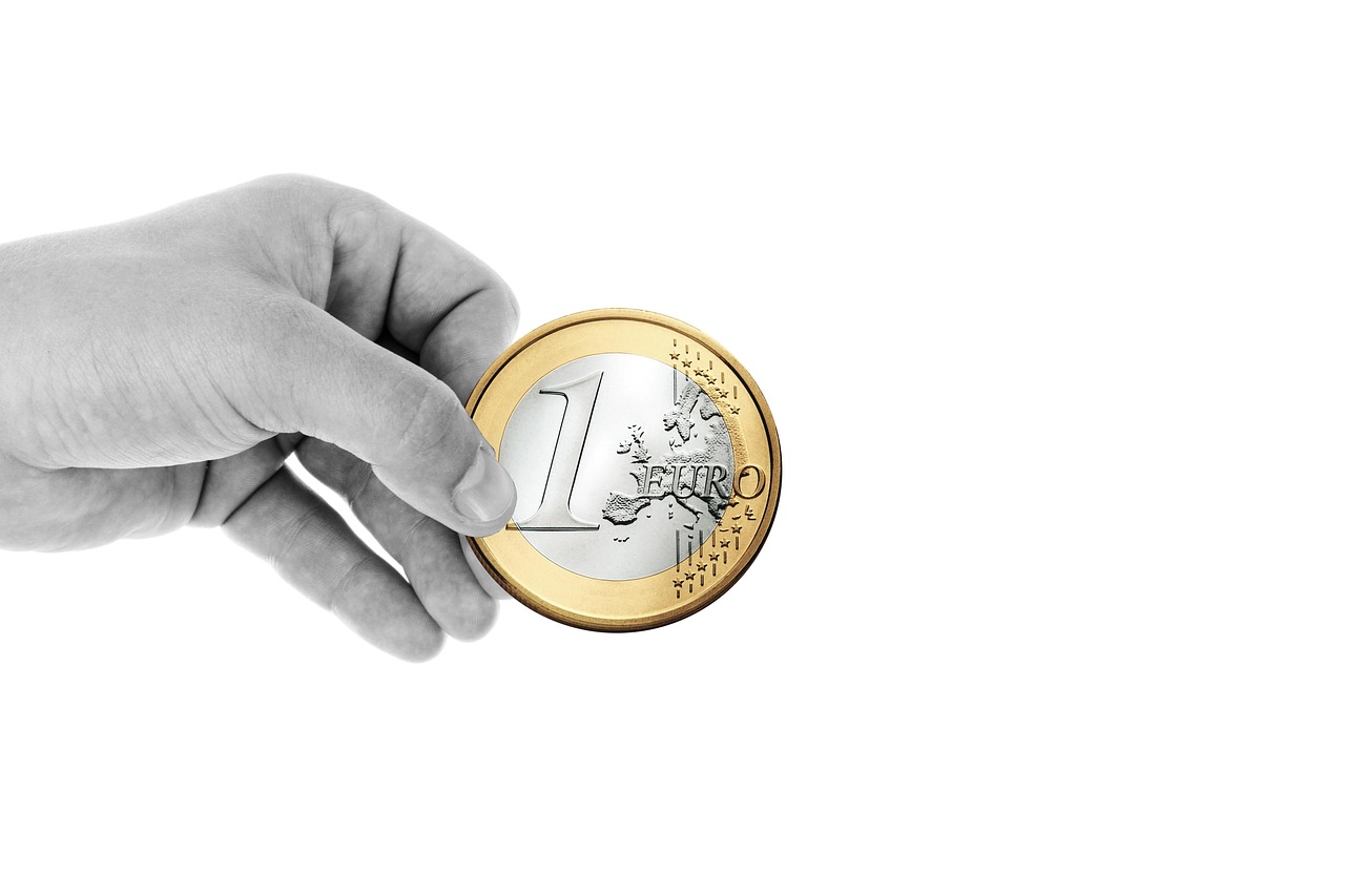 An hourglass with coins nearby representing the time-sensitive nature of CD renewals